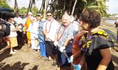  Samoa PM and helping hands haul submarine cable ashore [Photo: RNZI/Autagavaia Tipi Autagavaia]     
