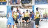 Samoana Sharks player #25 Josh Fuimaono setting up the play to help the Sharks maintain their lead against Marist Crusaders last Saturday at the Samoana High School gym. They won the title — JV Basketball champions — for the second-straight year.  [photo: Ese Malala]