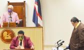 Savali Talavou Ale (left) is seen wearing a face mask speaking to the Vice Speaker of the House, Fetu Fetui Jr (right) 