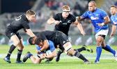 Manu Seven's star Faalemiga Selesele, rushes to support his teamate.  The New Zealand All Blacks defeated Manu Samoa 15s 78-0 at Eden Park, Auckland, New Zealand.   [Photo: Barry Markowitz]